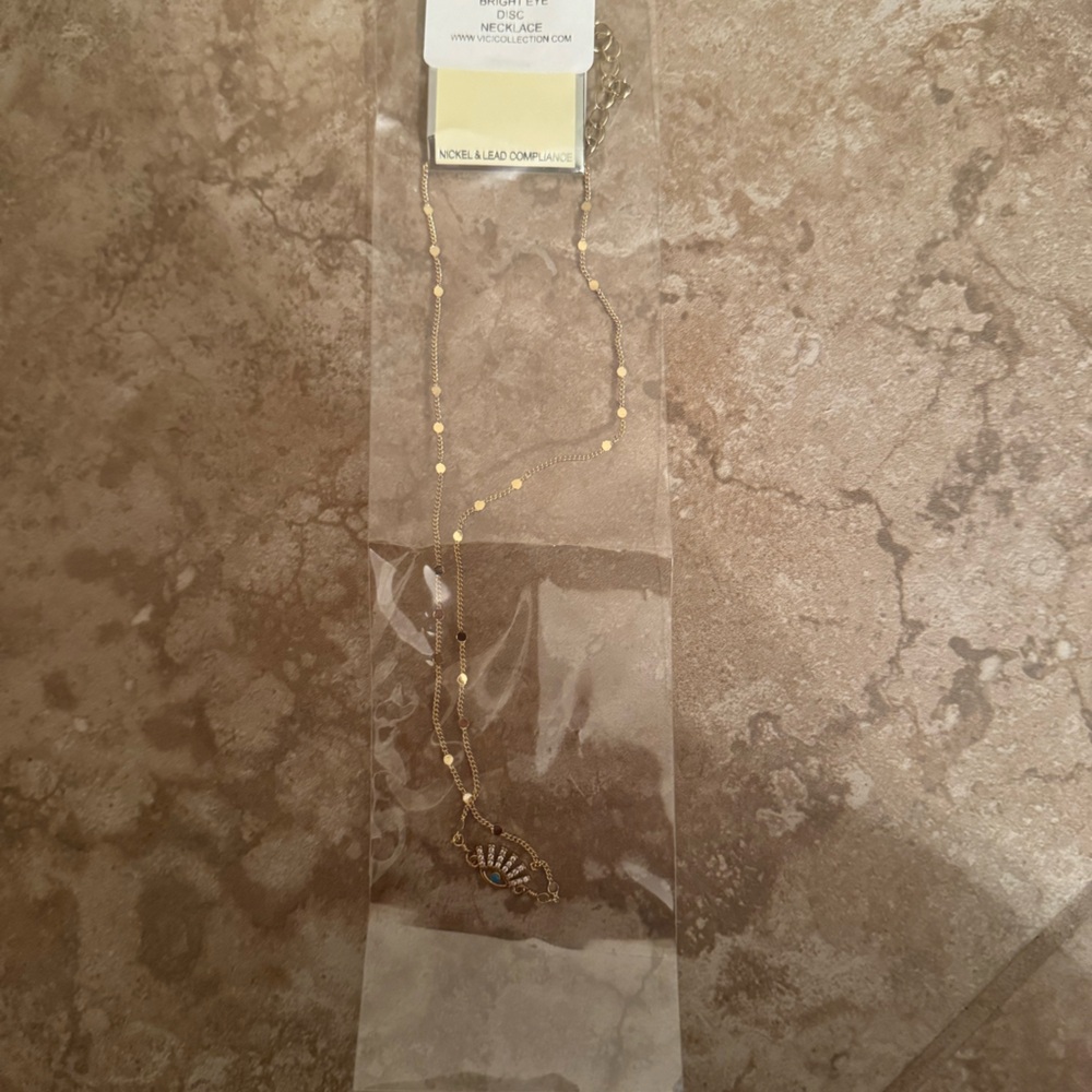NEW WITH TAGS: Vici “Bright Eye” Disc Necklace